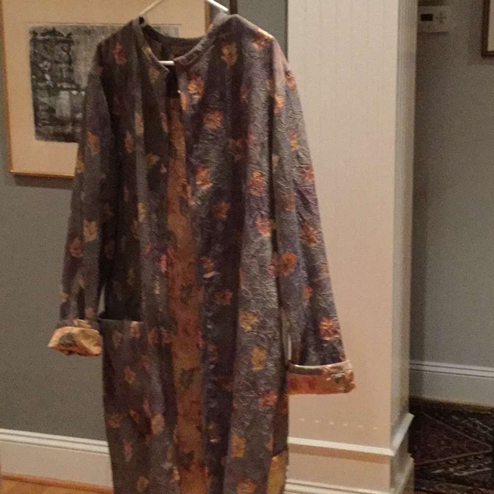Beautiful coat, special leaf design.